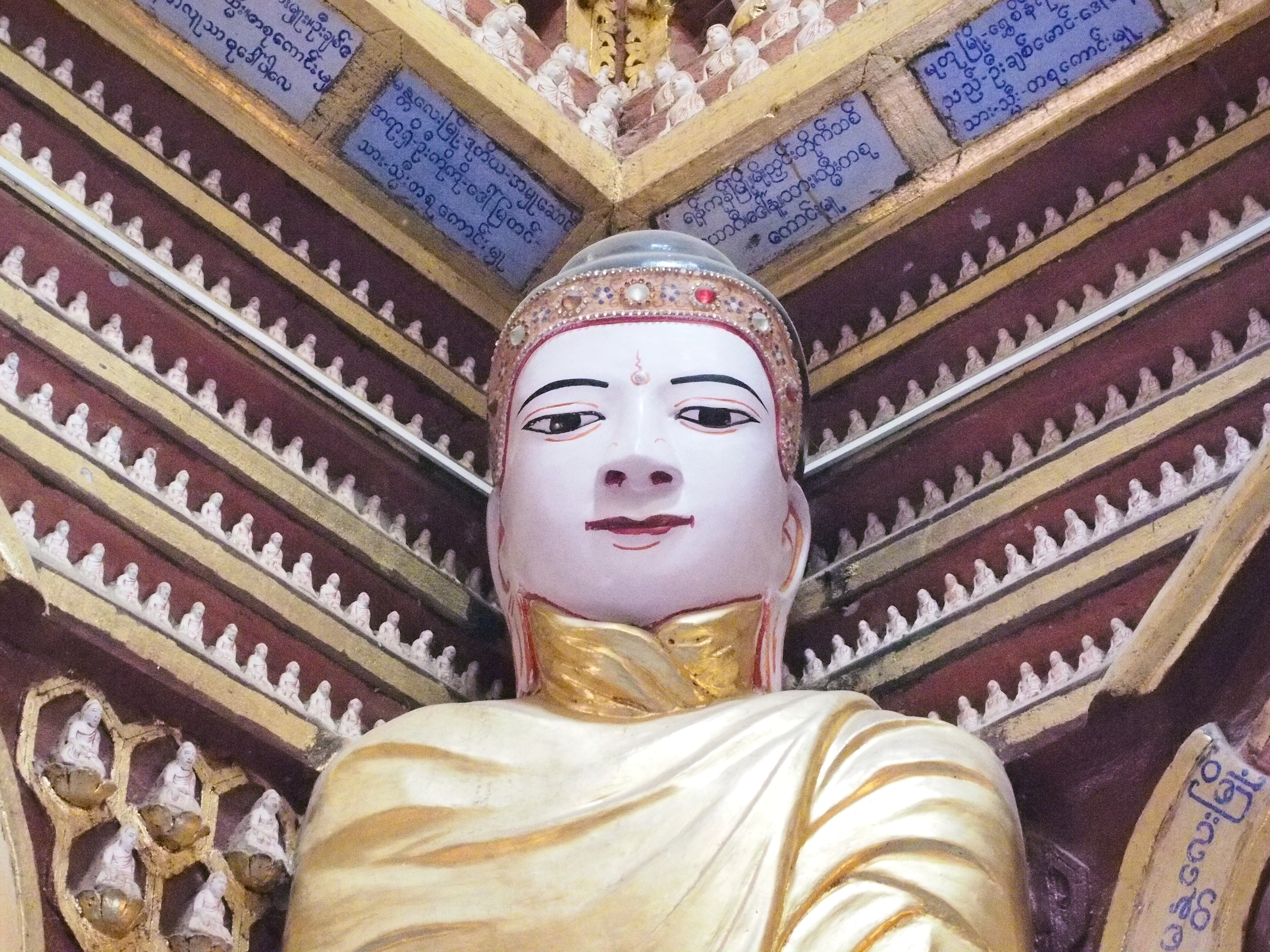 Buddhafigur im Thandboddhay Paya-Tempel bei Monywa. Foto: jag, 2012.