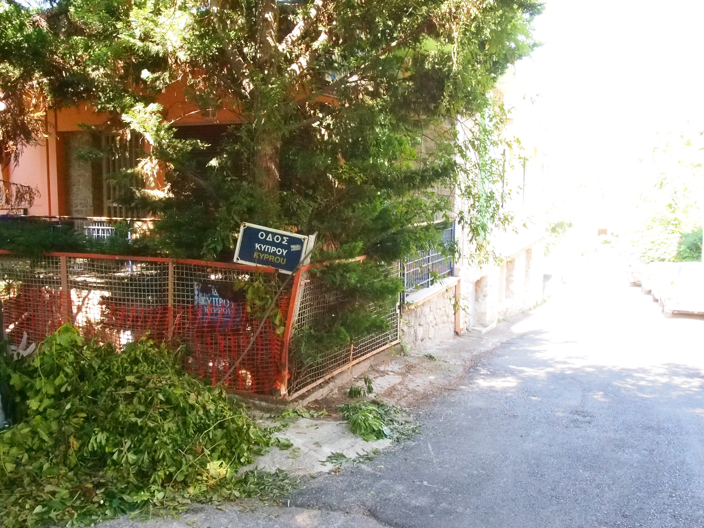 Strassenecke in Kifissa, Athen. Foto: jag, 2017.