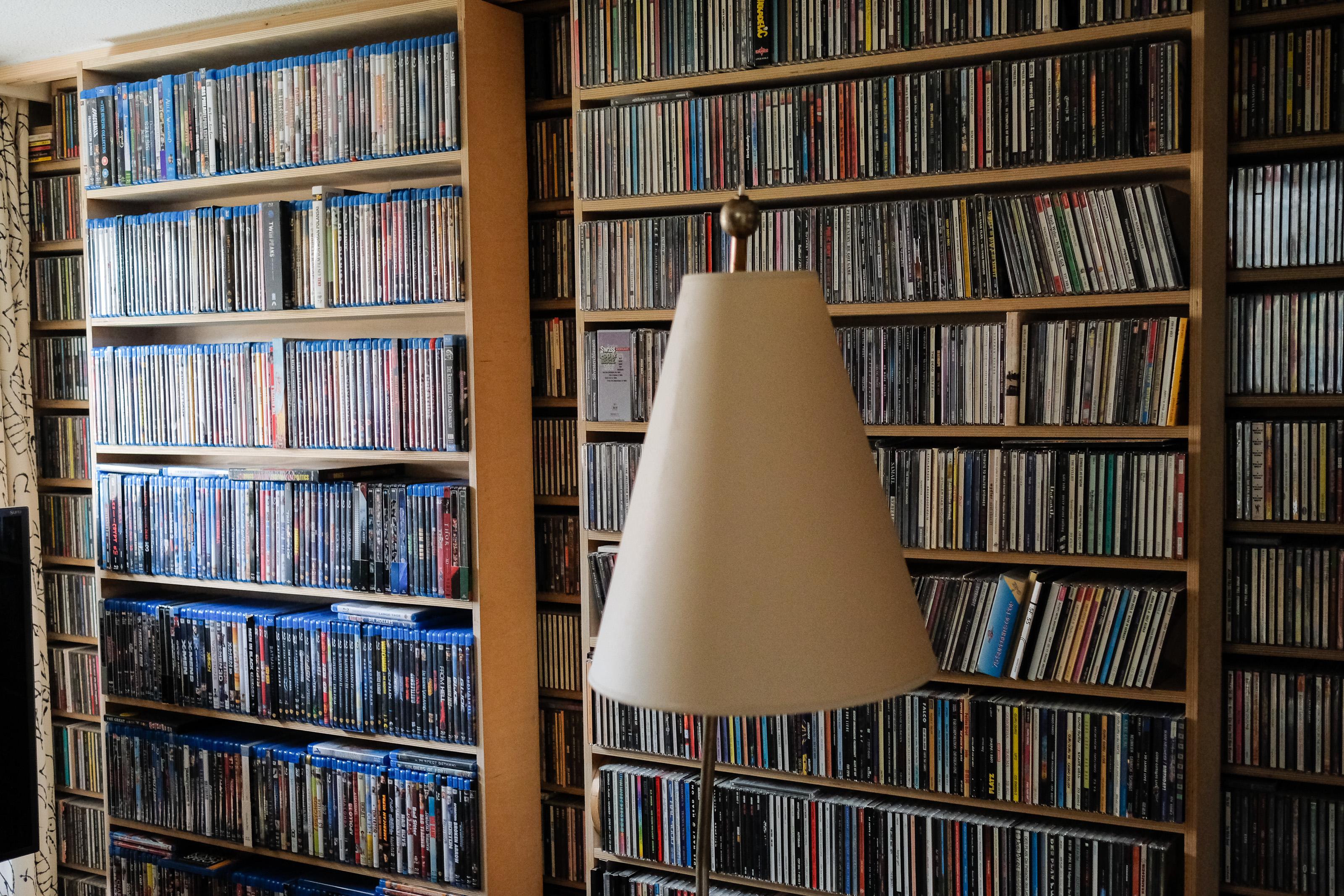 Die Musiksammlung umfasst Tausende von CDs. Foto: Jan Graber, 2018.